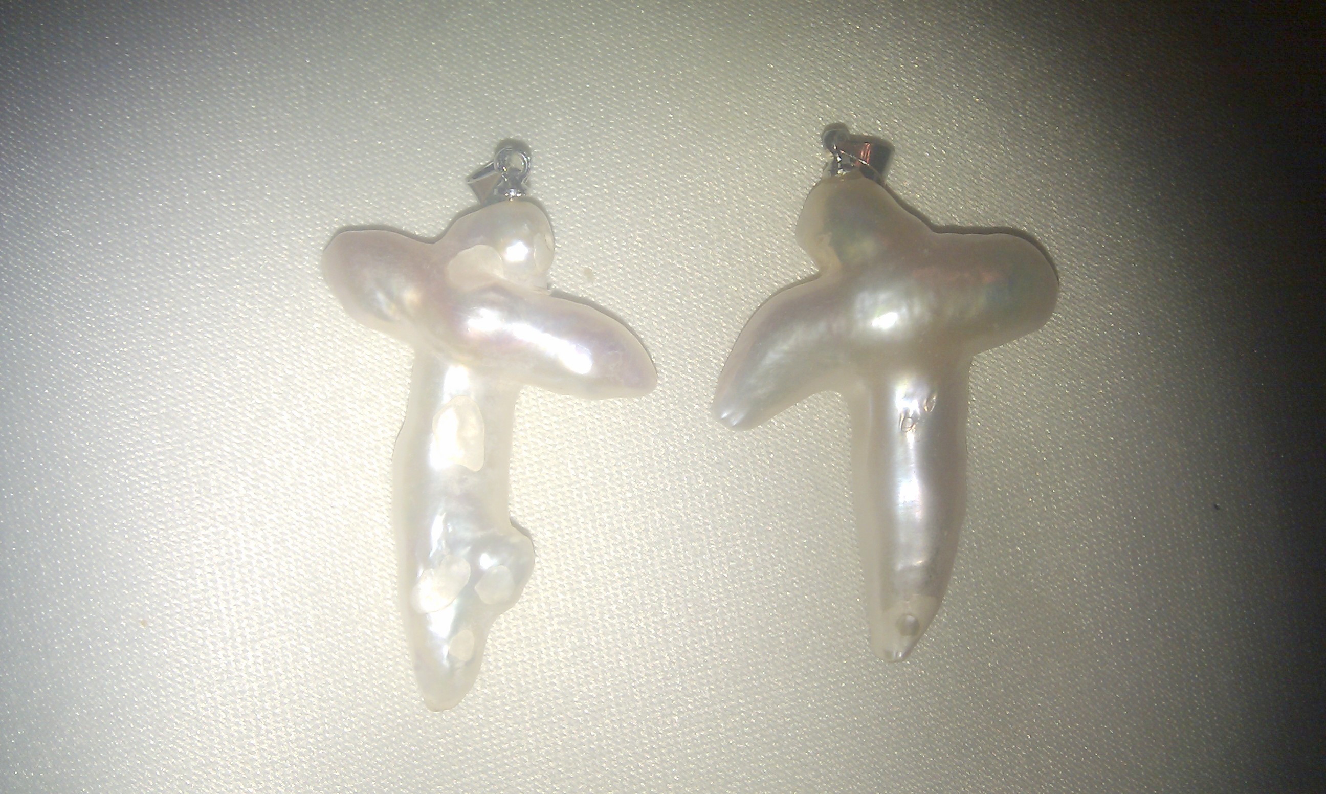 pendant cross of pearl